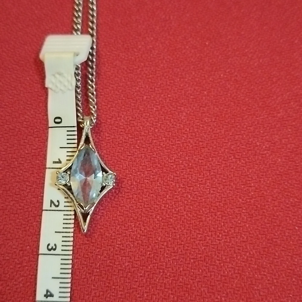 Vintage Avon "Blue Bell" Pendant with original silver tone Chain - Picture 5 of 6